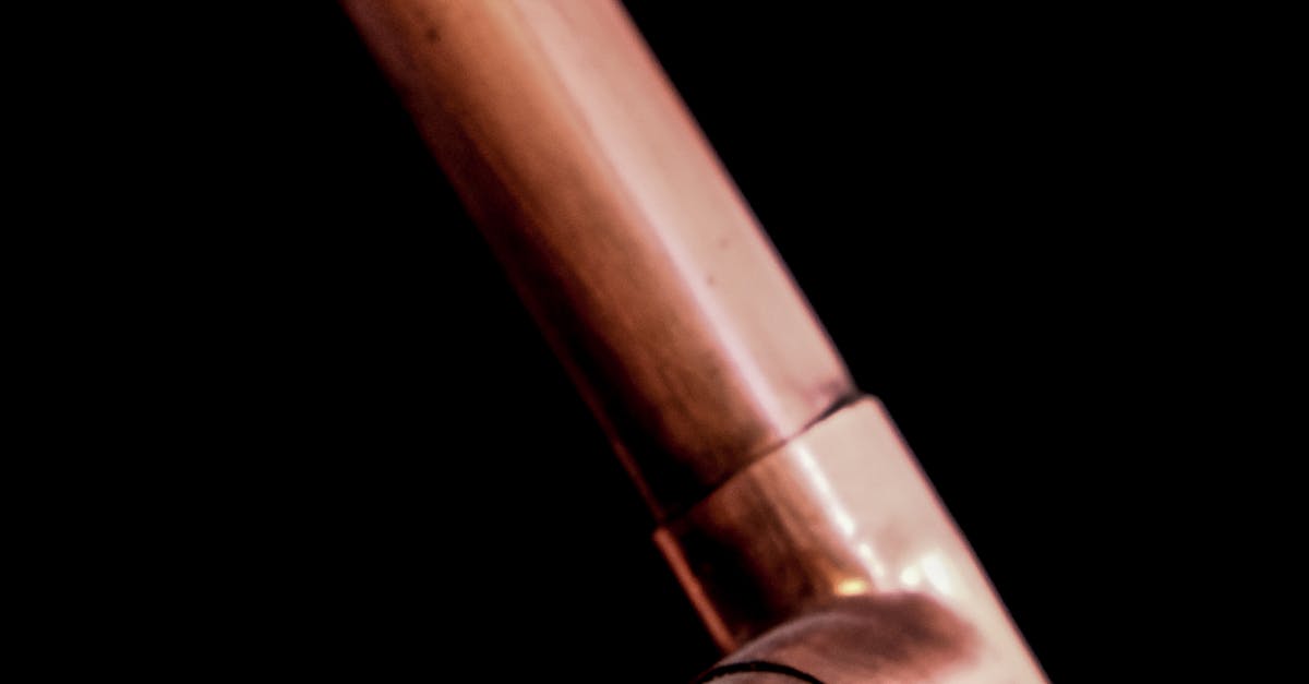 Who is eligible for the heat pump hot water rebate in NSW?